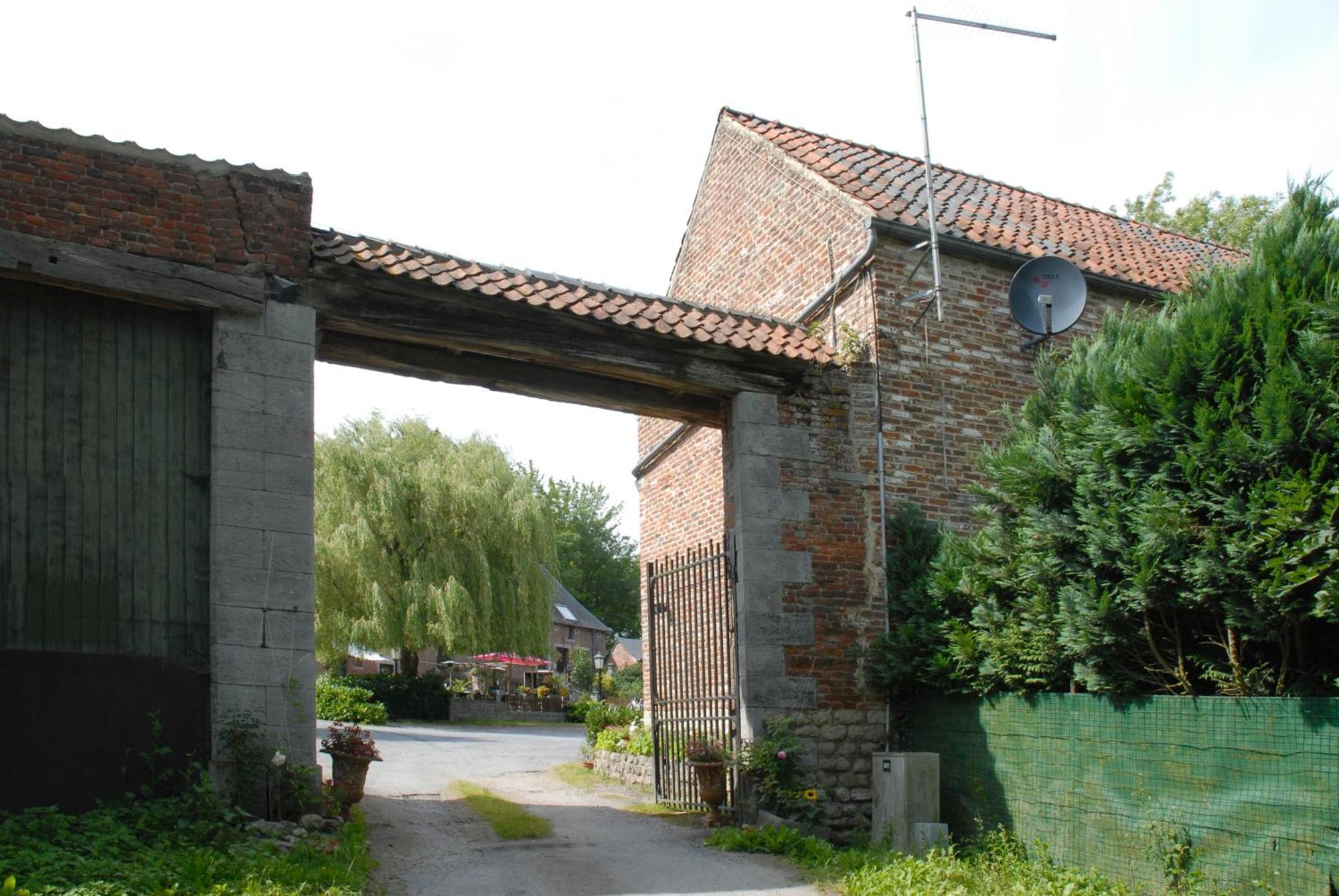 Hotel Restaurant La Ferme De Grambais Nivelles Exterior foto