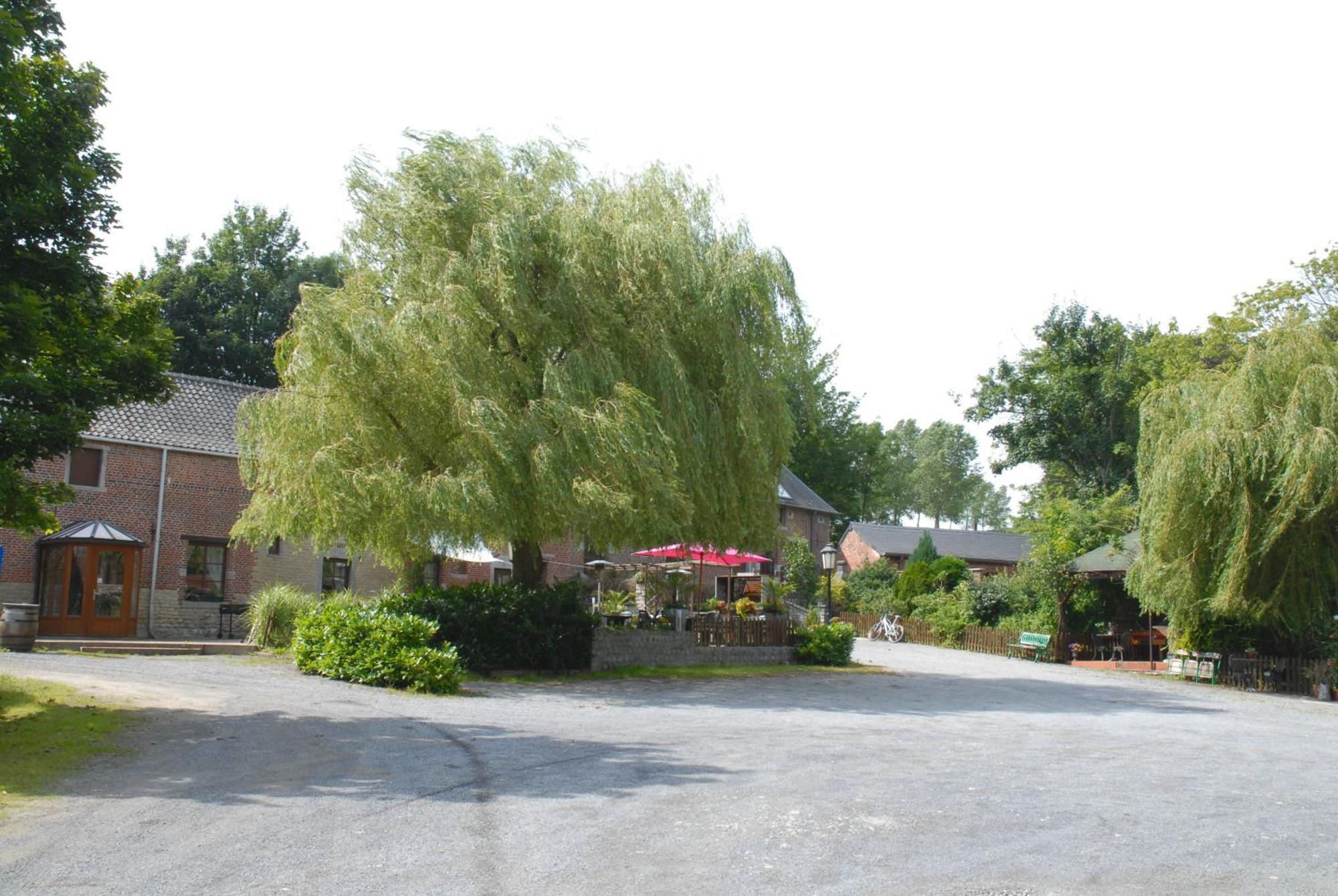 Hotel Restaurant La Ferme De Grambais Nivelles Exterior foto